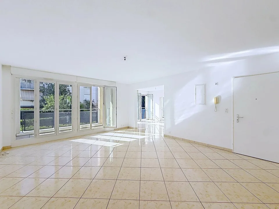 GERÄUMIGES 7-ZIMMER-WOHNUNG NAHE INTERNATIONALEN ORGANISATIONEN – Foto 7 von 9