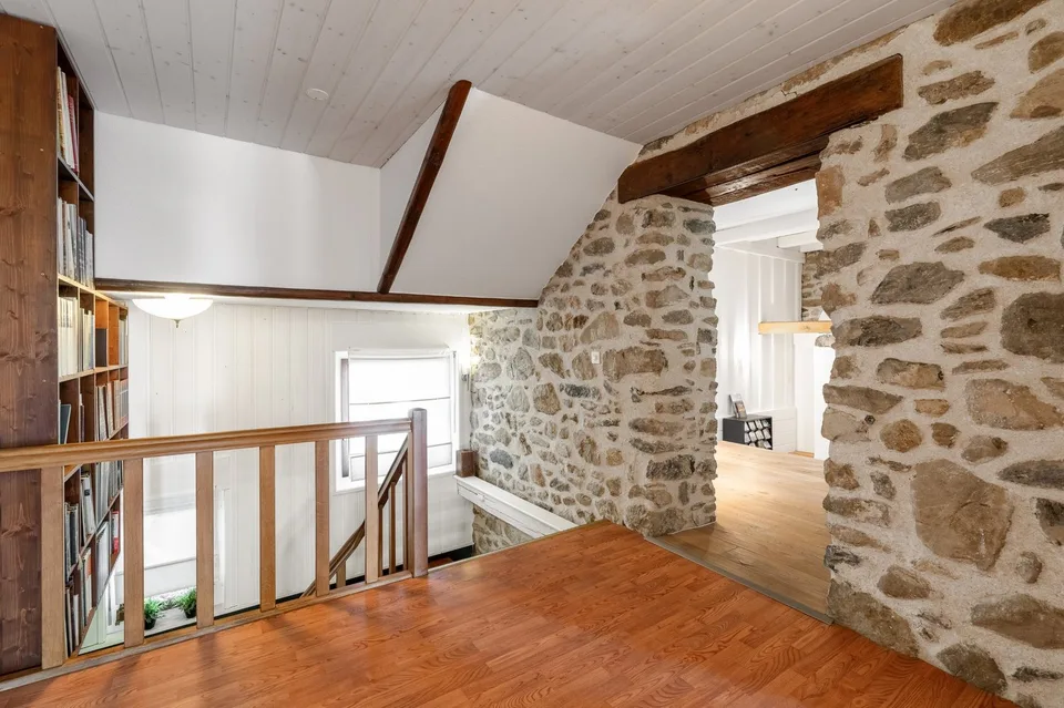 Duplex de caractère dans une ferme du XIXe siècle, face au Léman et aux Alpes – photo 3 sur 14