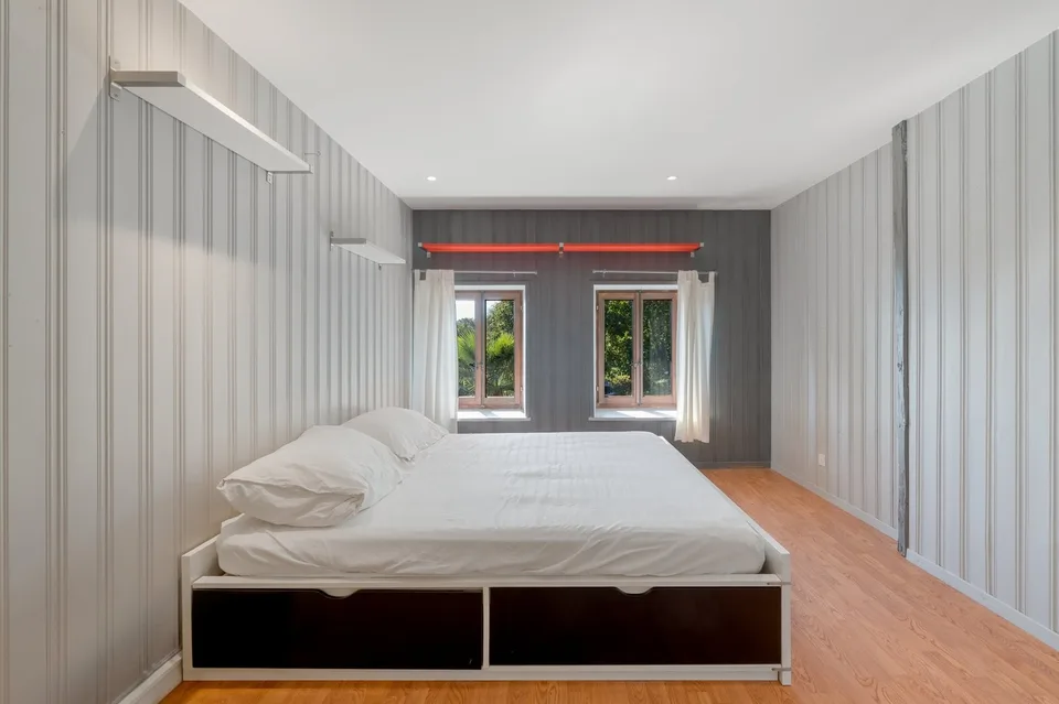 Duplex de caractère dans une ferme du XIXe siècle, face au Léman et aux Alpes – photo 8 sur 14