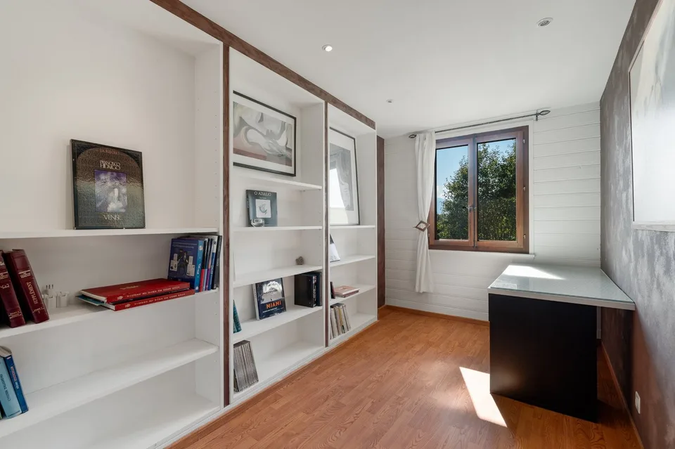 Duplex de caractère dans une ferme du XIXe siècle, face au Léman et aux Alpes – photo 13 sur 14