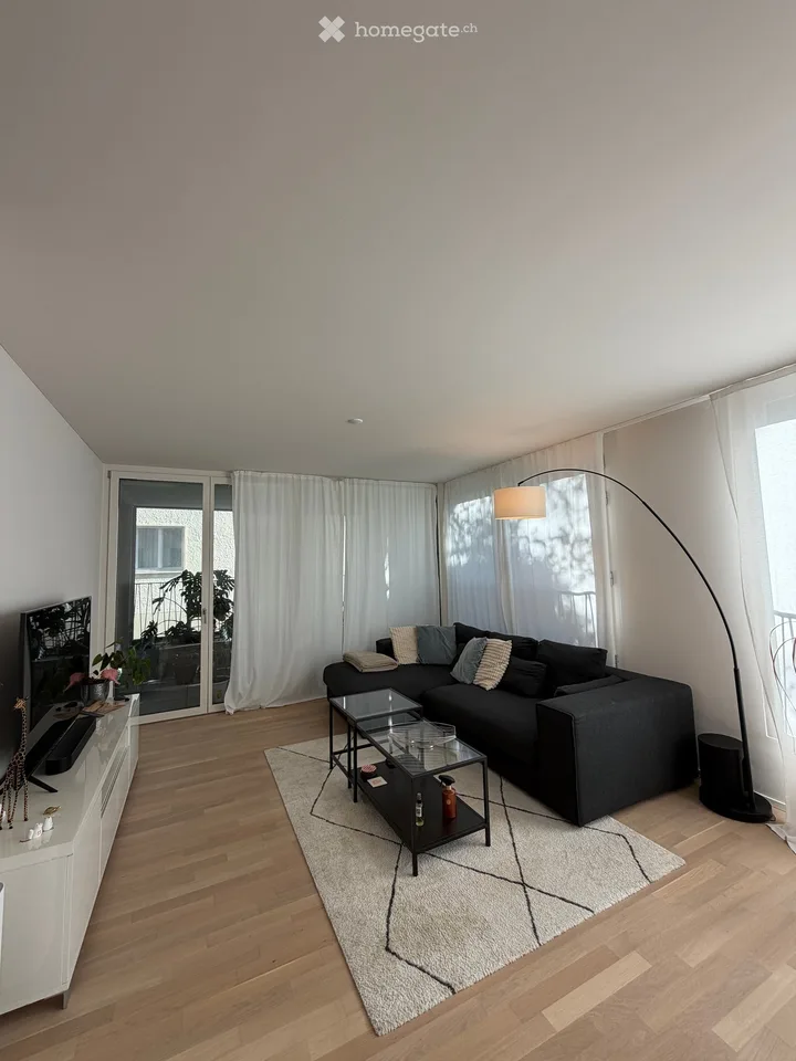 Appartamento moderno e centralmente ubicato di 3,5 locali a Uster – foto 2 di 5