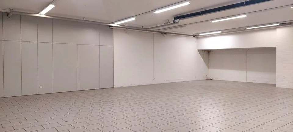 Storage room with access ramp à 175m2 – photo 6 of 6