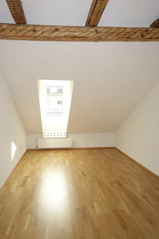 Appartement mansardé charmant dans le centre – photo 4 sur 8