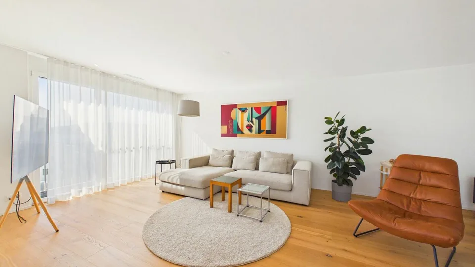 Habitation moderne avec vue sur la verdure et les montagnes – photo 3 sur 10