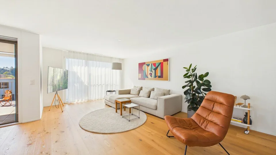 Habitation moderne avec vue sur la verdure et les montagnes – photo 2 sur 10
