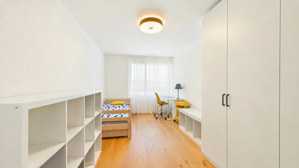 Habitation moderne avec vue sur la verdure et les montagnes – photo 6 sur 10