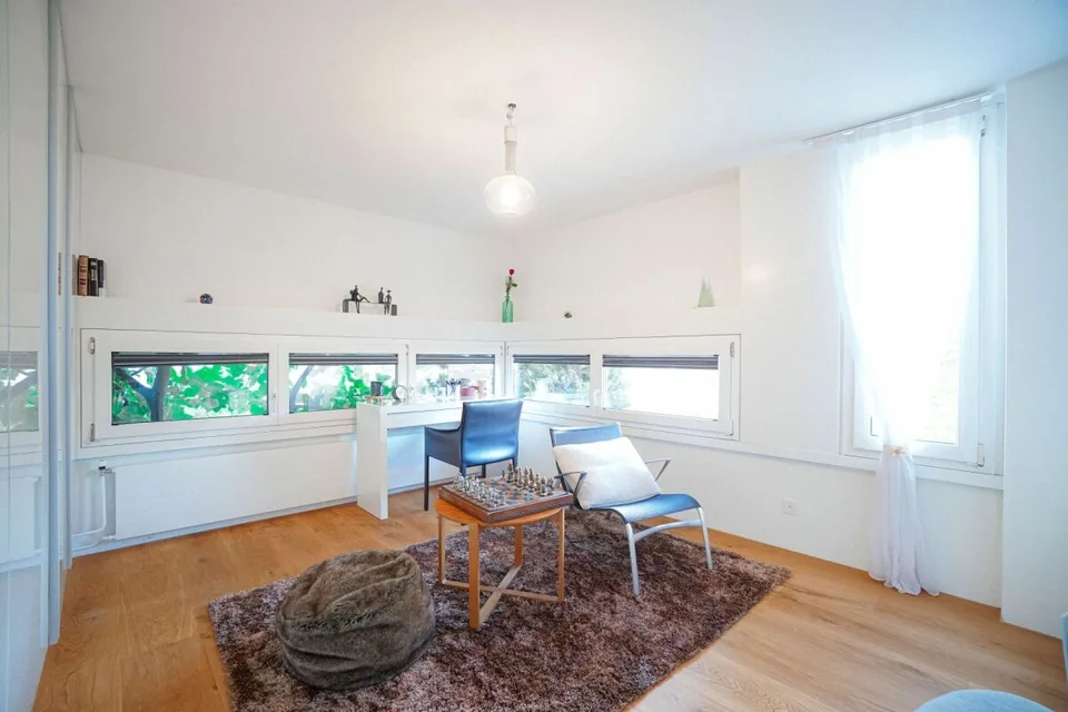 Renoviertes Eckhaus mit Cheminée in Geroldswil – Foto 7 von 10