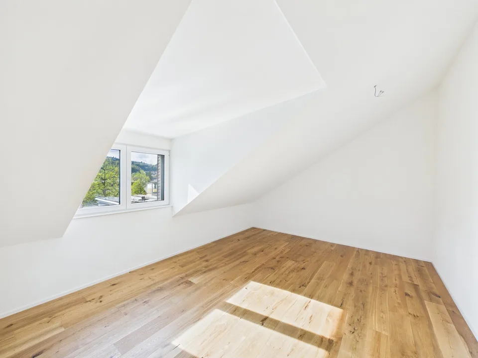 Maisonnette de 3,5 pièces totalement rénovée avec balcon à Winterthur – photo 3 sur 13