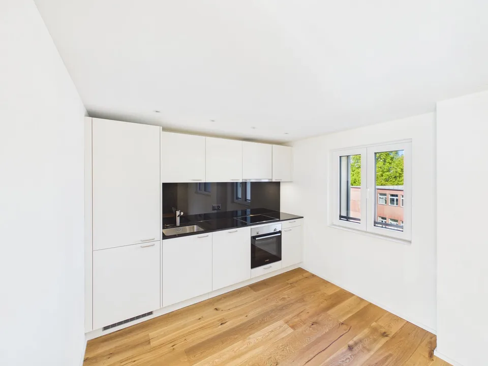 Maisonnette de 3,5 pièces totalement rénovée avec balcon à Winterthur – photo 2 sur 13