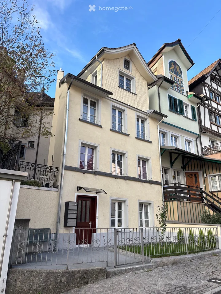 Casa multifamiliare ristrutturata nel centro storico di Altstätten SG – foto 1 di 13