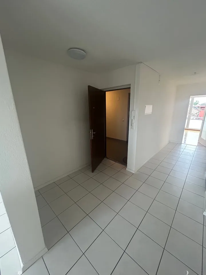 Spacieux appartement de 4.5 pièces avec balcon à Bienne – Foto 3 von 19