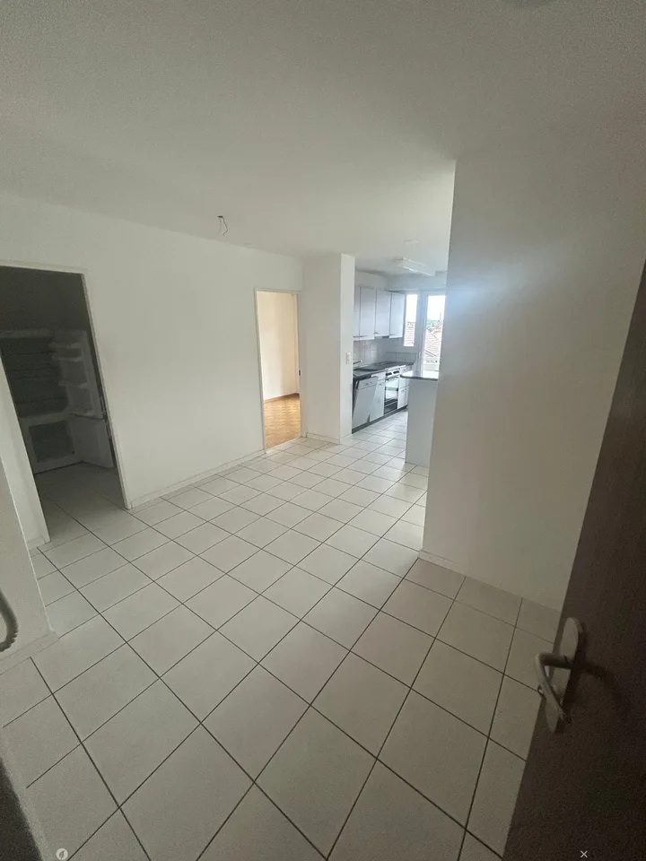 Spacieux appartement de 4.5 pièces avec balcon à Bienne – Foto 2 von 19