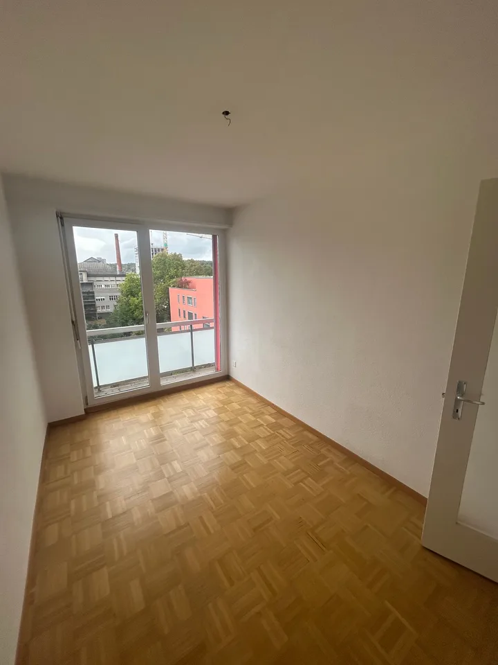 Spacieux appartement de 4.5 pièces avec balcon à Bienne – Foto 15 von 19