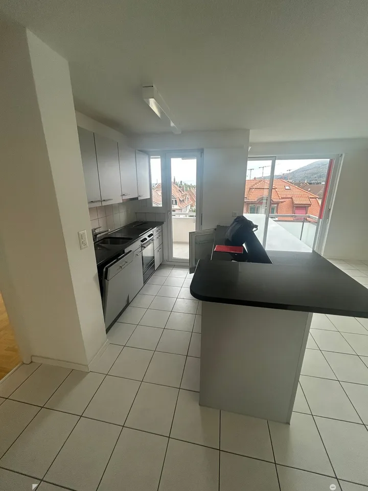 Spacieux appartement de 4.5 pièces avec balcon à Bienne – Foto 4 von 19