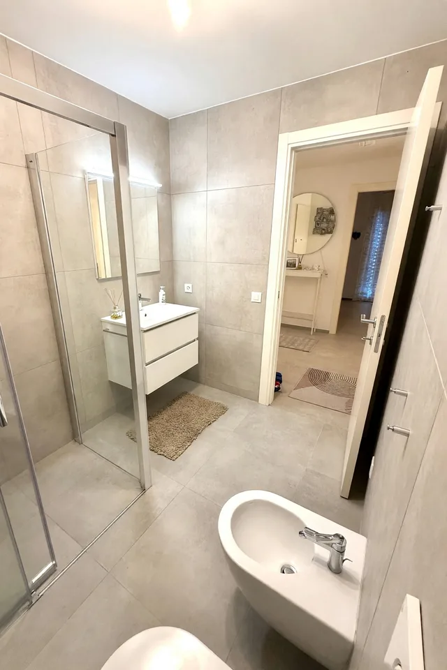 Elegante nuovo 3,5 con ampio terrazzo e camera con bagno ensuite – foto 14 di 14