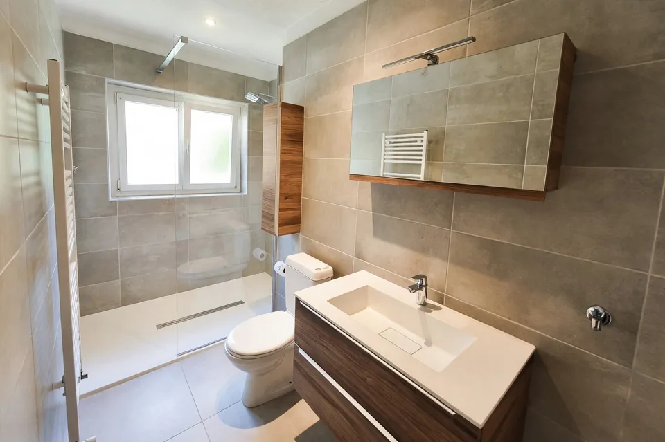 Appartement 5,5 pièces rénové avec jardin privé et trois balcons – photo 12 sur 13