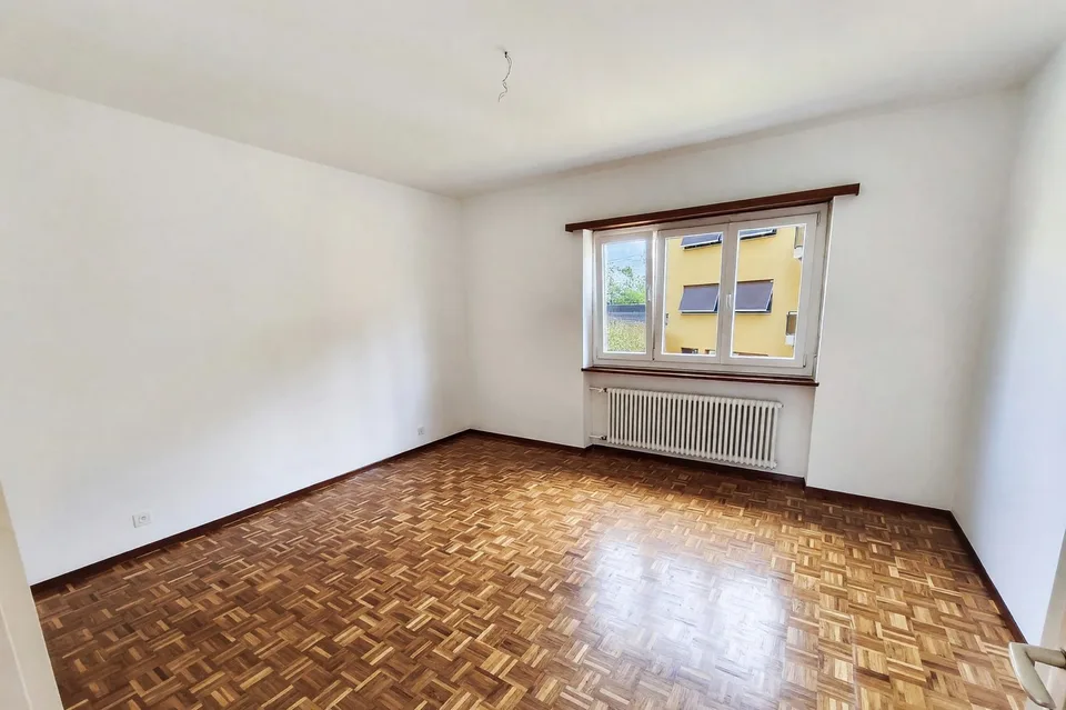 Appartement 5,5 pièces rénové avec jardin privé et trois balcons – photo 10 sur 13