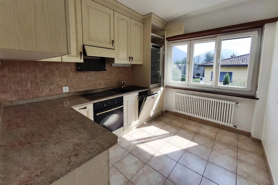 Appartement 5,5 pièces rénové avec jardin privé et trois balcons – photo 5 sur 13