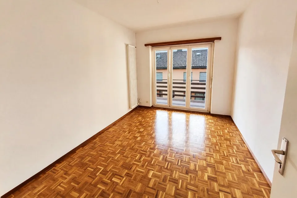 Appartement 5,5 pièces rénové avec jardin privé et trois balcons – photo 11 sur 13