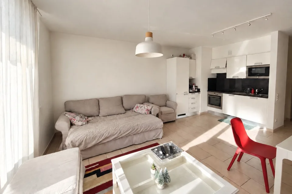 Ampio appartamento 2,5 locali arredato con balconcino – foto 2 di 9