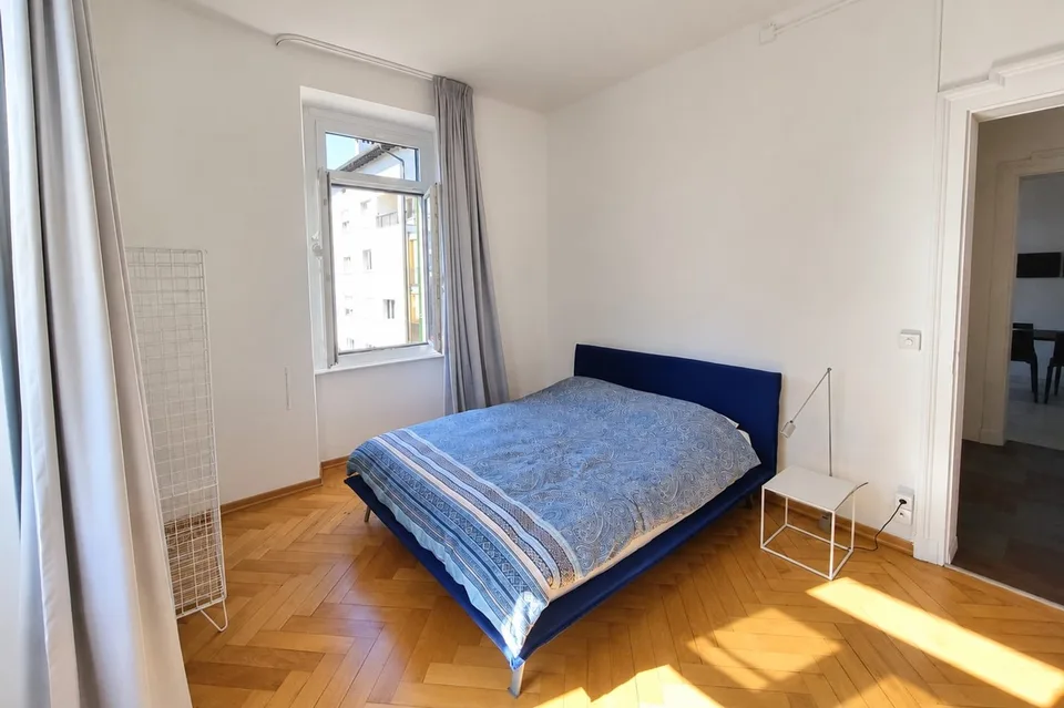 Appartement 4,5 pièces rénové avec deux balcons et cuisine habitable – photo 9 sur 15