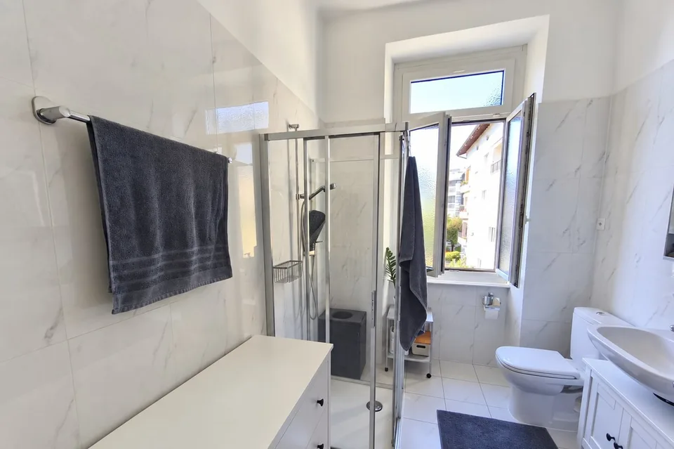 Appartement 4,5 pièces rénové avec deux balcons et cuisine habitable – photo 13 sur 15