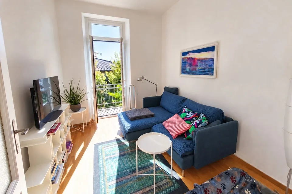 Appartement 4,5 pièces rénové avec deux balcons et cuisine habitable – photo 2 sur 15