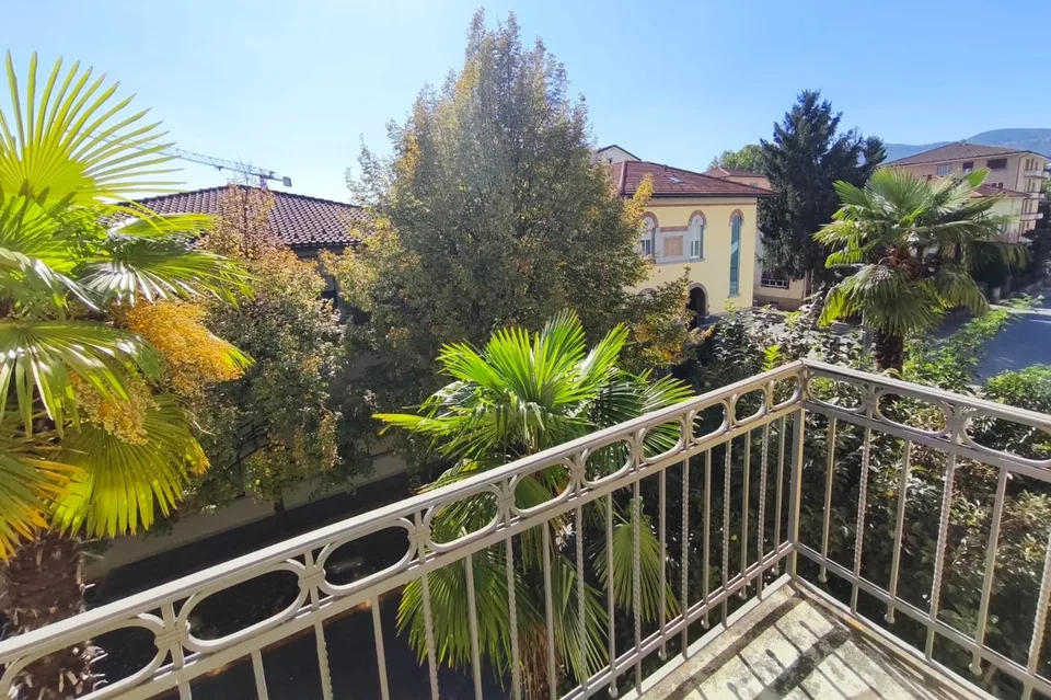 Appartement 4,5 pièces rénové avec deux balcons et cuisine habitable – photo 5 sur 15