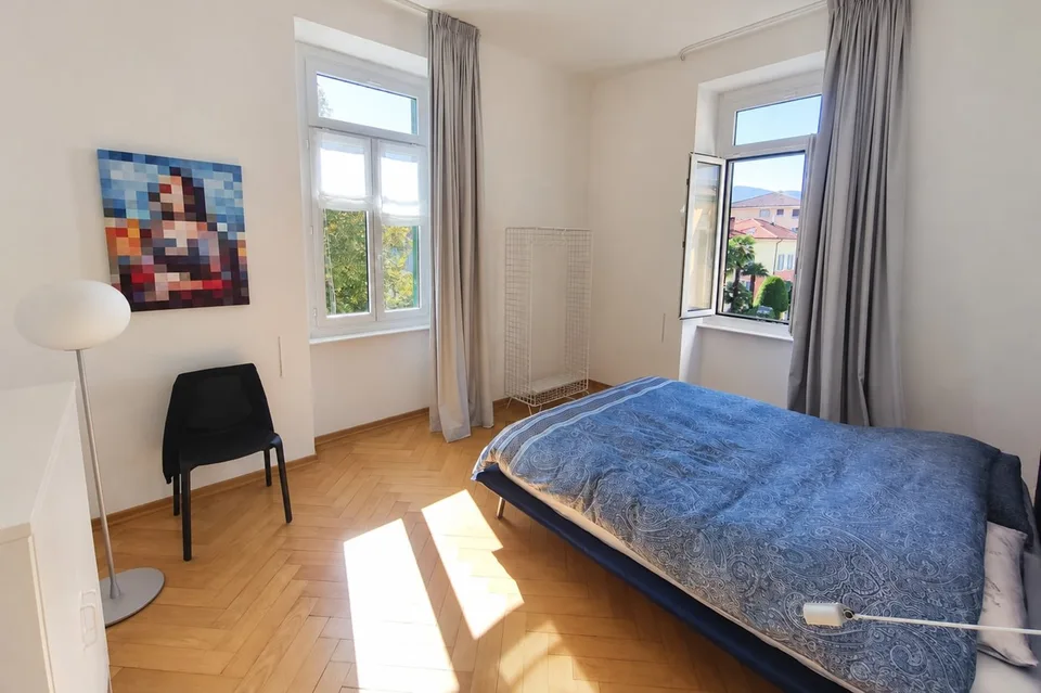 Appartement 4,5 pièces rénové avec deux balcons et cuisine habitable – photo 8 sur 15