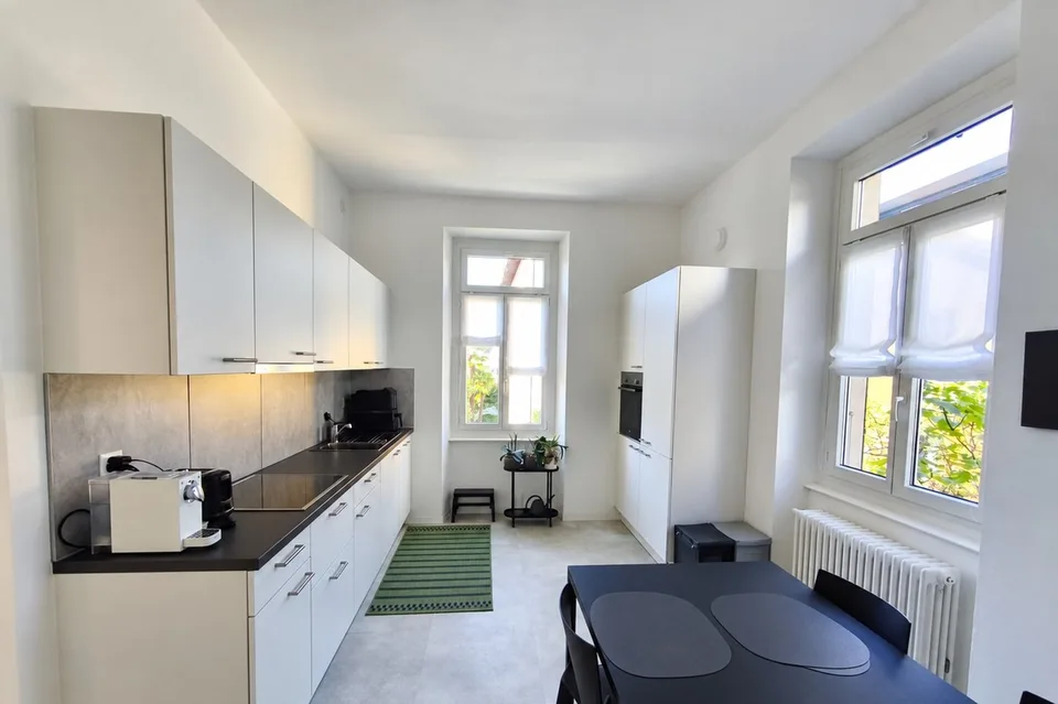 Appartement 4,5 pièces rénové avec deux balcons et cuisine habitable – photo 6 sur 15