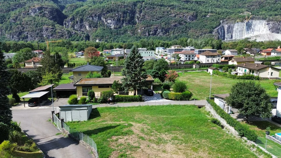 Buildable land R2 in a quiet and residential area in Osogna – photo 4 of 5