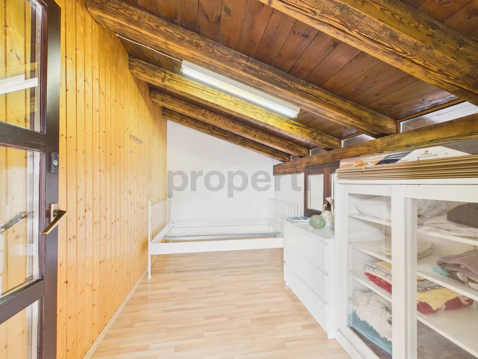 Esclusiva villa da 7.5 locali immersa nel verde con dépendance e laghetto – foto 10 di 13