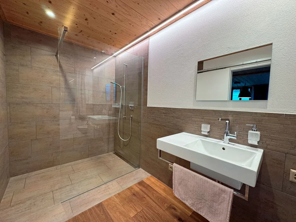 Maison paysanne de 6,5 pièces neuve avec deux appartements et vue à perte de vue – photo 7 sur 16