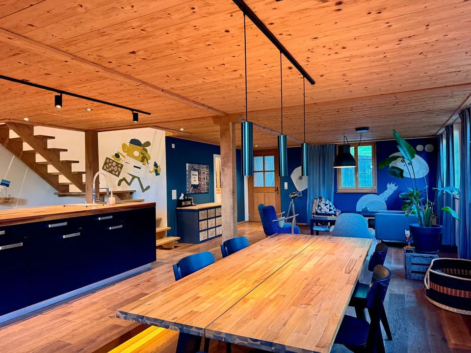 Maison paysanne de 6,5 pièces neuve avec deux appartements et vue à perte de vue – photo 3 sur 16