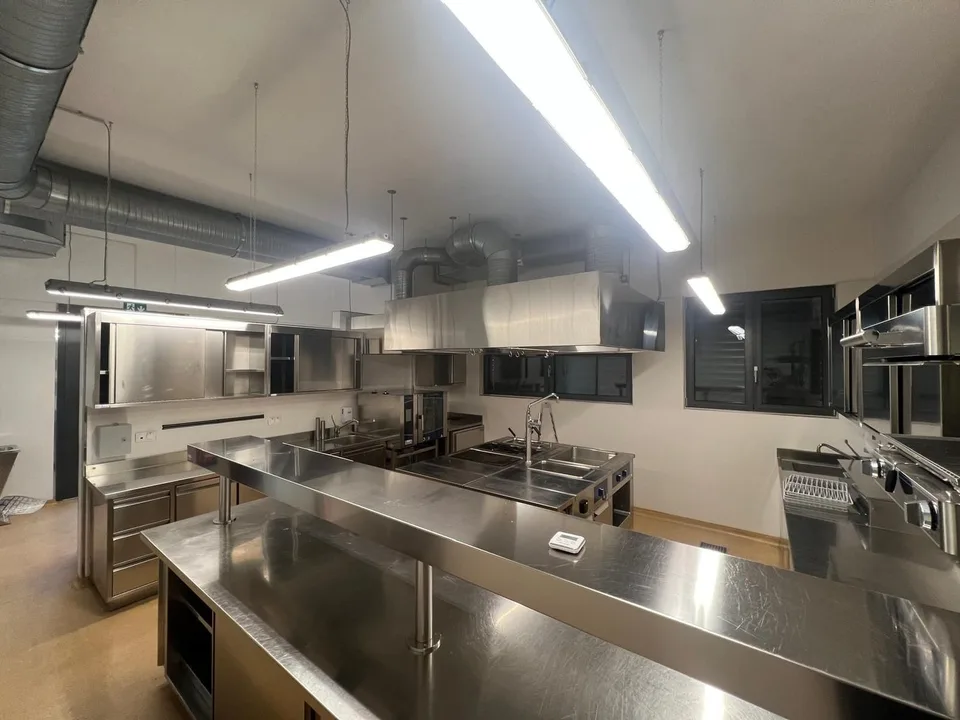 Exclusive Opportunity in the Heart of Maggia: Spacious Terrace, State-of-the-Art Kitchen & Studio Apartment Included! – photo 5 of 11