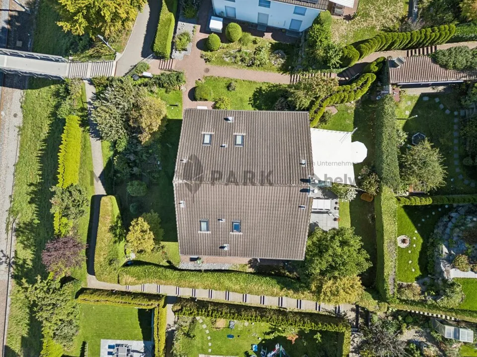 Maison mitoyenne de 6,5 pièces avec jardin – photo 11 sur 11
