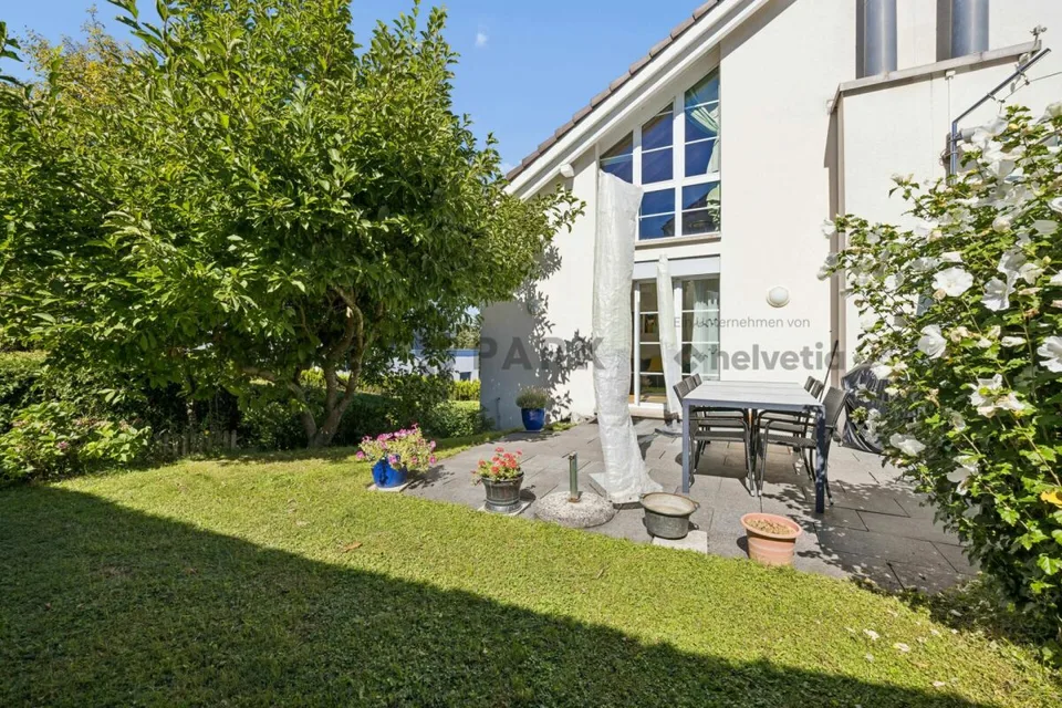 Maison mitoyenne de 6,5 pièces avec jardin – photo 10 sur 11