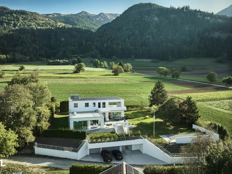 Private luxury with a far-reaching view – photo 4 of 11