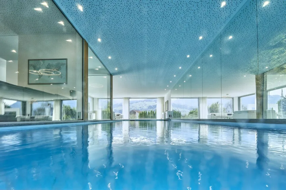 Private luxury with a far-reaching view – photo 10 of 11
