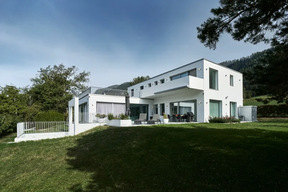 Private luxury with a far-reaching view – photo 5 of 11