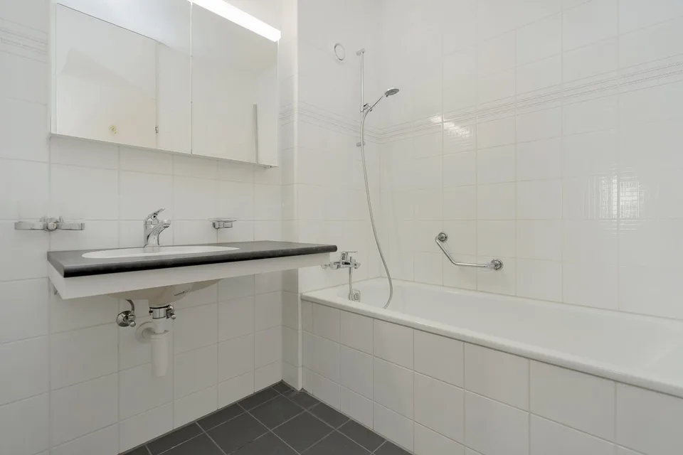 Charming Maisonette Apartment in Central Bern – photo 11 of 13