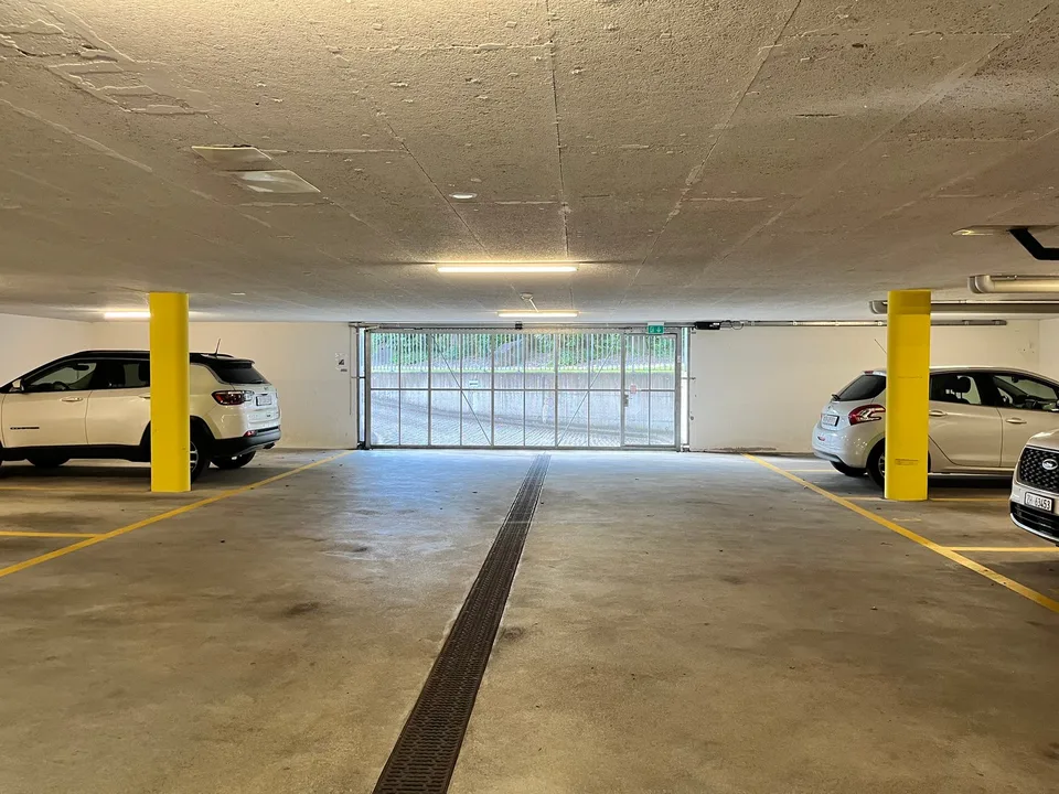 Tiefgaragenplatz direkt neben Migros – Foto 2 von 3