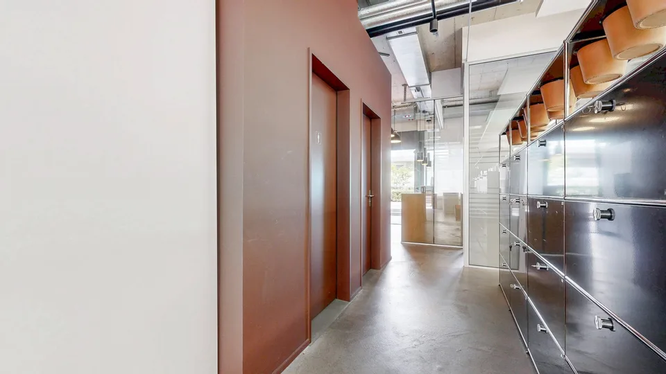 Moderne, lichtdurchflutete Bürofläche an zentraler Lage in Kloten, bezugsbereit und flexibel – Foto 8 von 11