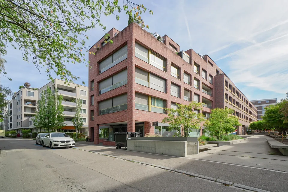 Moderne, lichtdurchflutete Bürofläche an zentraler Lage in Kloten, bezugsbereit und flexibel – Foto 7 von 11