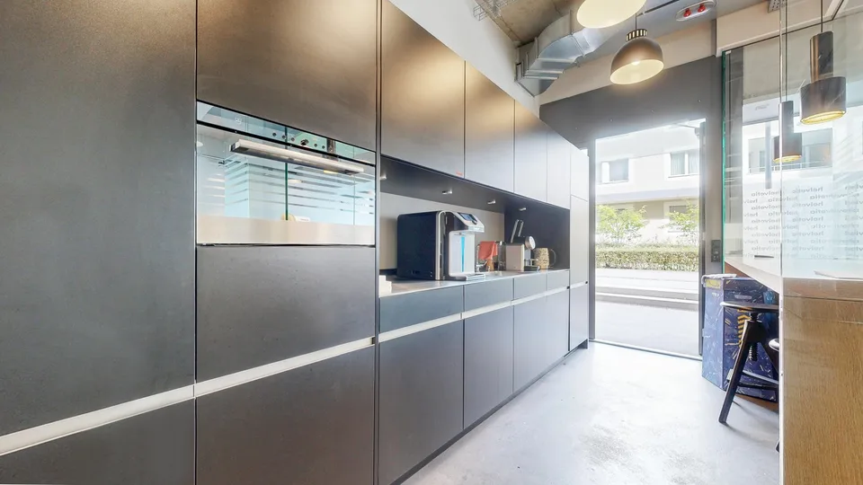 Moderne, lichtdurchflutete Bürofläche an zentraler Lage in Kloten, bezugsbereit und flexibel – Foto 10 von 11