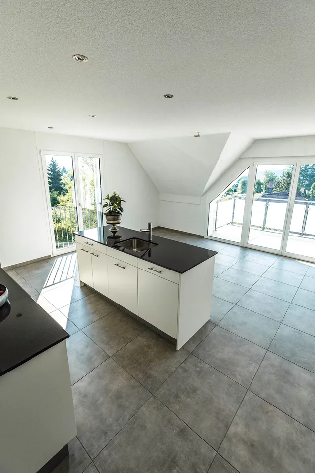 Appartement moderne 4.5 pièces avec balcon à Oberbipp – photo 2 sur 4