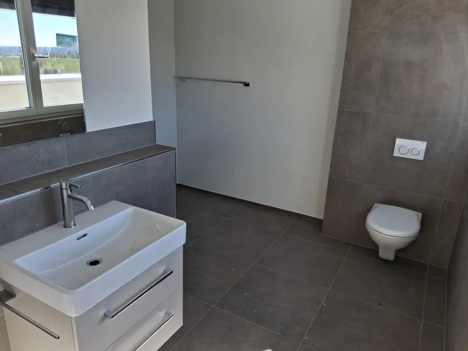 Appartement moderne 4.5 pièces avec balcon à Oberbipp – photo 3 sur 4