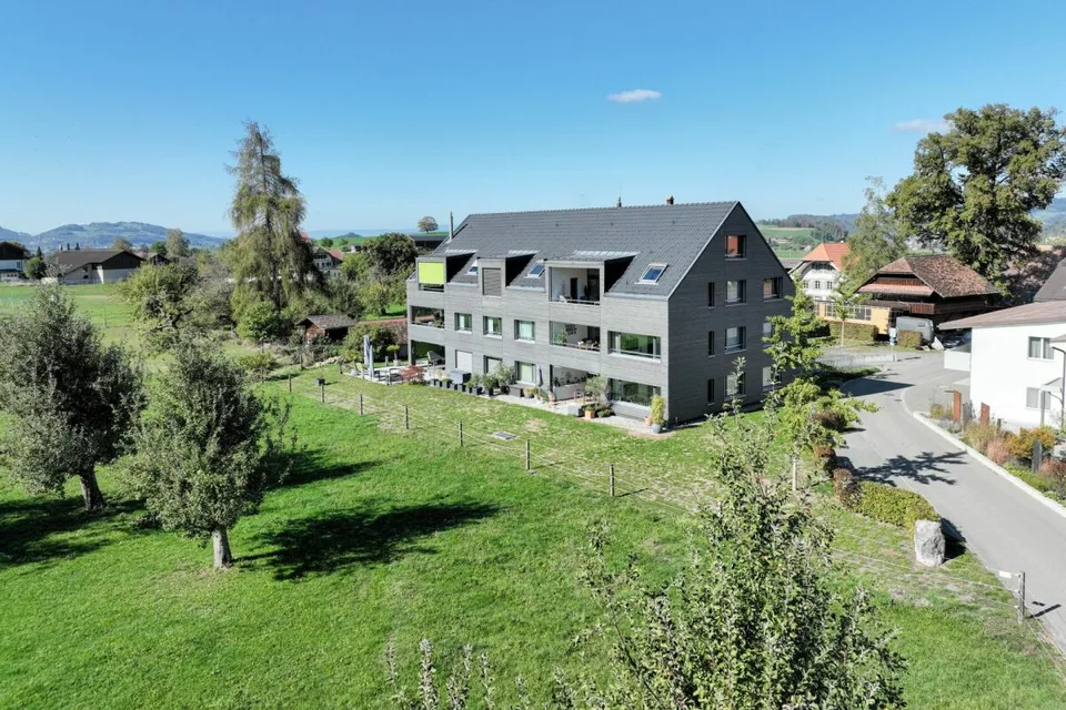Architettura incontra luce e vista sulla montagna: Maisonette con alta privacy – foto 12 di 13