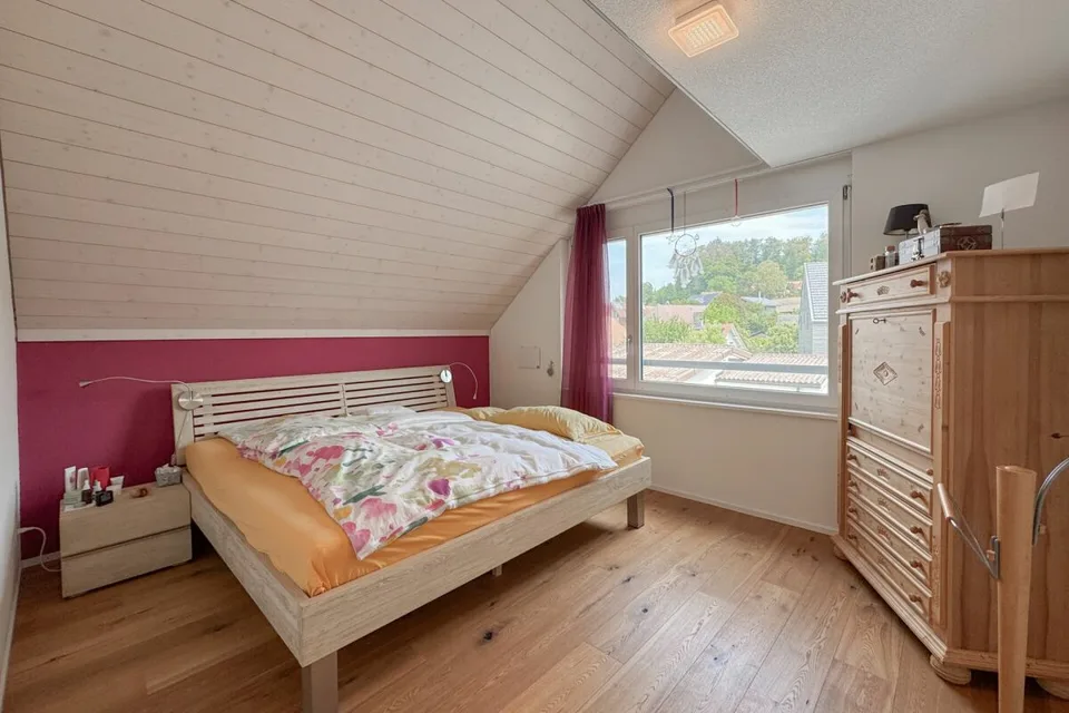 Architettura incontra luce e vista sulla montagna: Maisonette con alta privacy – foto 10 di 13