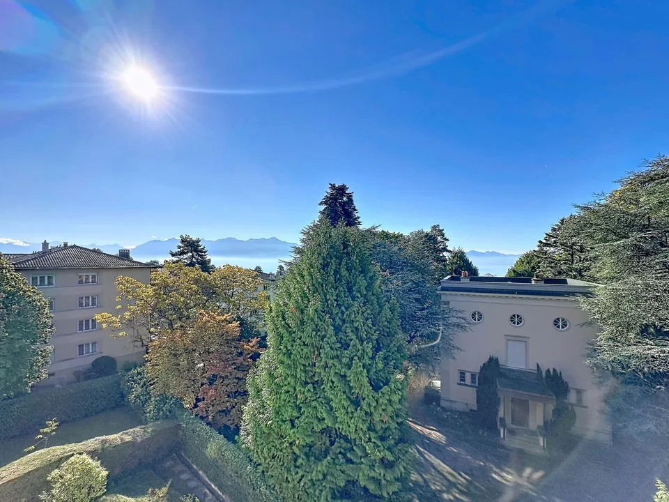 Superbe Dachgeschoss mit Blick auf den See und die Berge – Foto 11 von 11